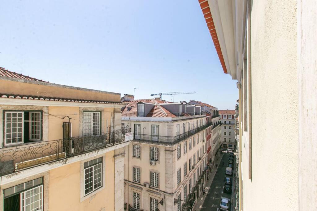 Made For The City Lovers- Urban Charm In Chiado Lisbon Exterior photo
