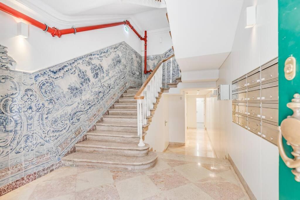 Made For The City Lovers- Urban Charm In Chiado Lisbon Exterior photo
